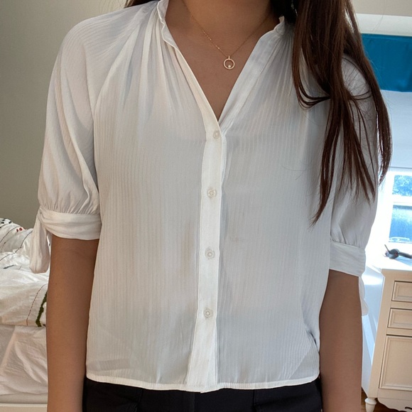 Button down Blouse with ties on sleeves - Picture 2 of 4
